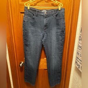 Lee classic fit straight leg at the waist sz.16 petite